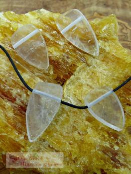 Preview: Freudentränen,  handgeschliffener Bergkristall Schmuckanhänger (Var.2)